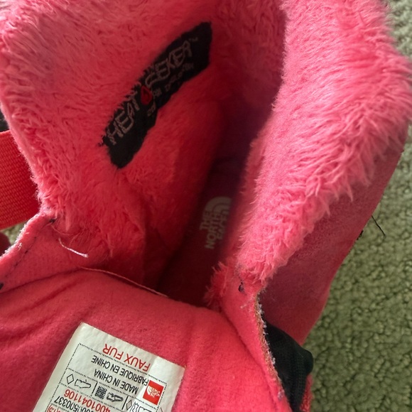 Big Kid size 8 The North Face Kids Alpenglow Waterproof winter boot - Picture 3 of 5